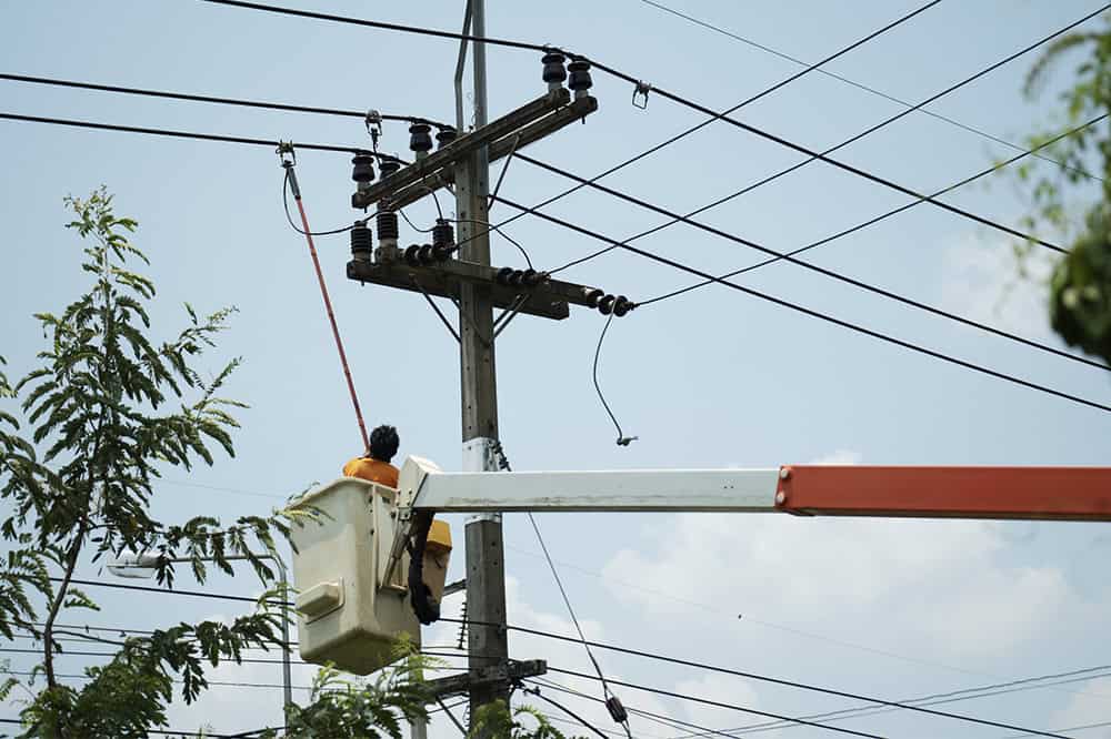 utility-lines-construction-worker-property-easement